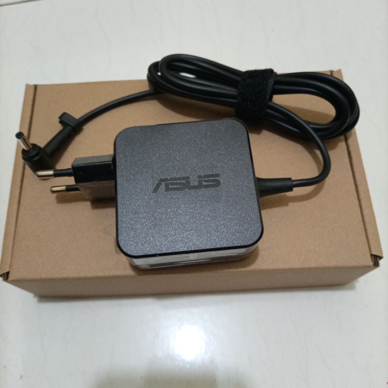 Adapter Charger Laptop Asus E402 E402Y E402YA E402W E402WA E402M E402MA E402MAH E402N E402NA E402NAH E403N E403NA E403NAH 19V - 2.37A 45wat