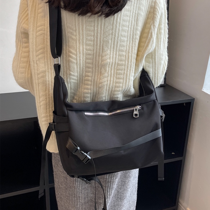 ✱☢▪Sera Jepang Kapasitas Besar Tas Wanita Kasual Keren Olahraga Commuter Kanvas Tas Siswa Kelas One-Shoulder Messenger tas