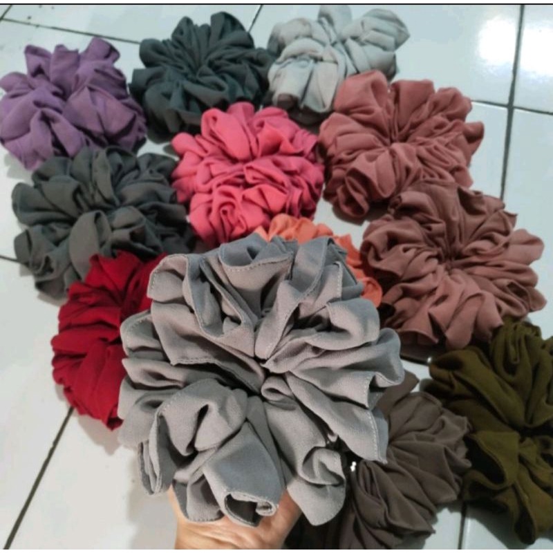 ikat rambut, scrunchie .(UK sedang),Cepol rambut bahan satin