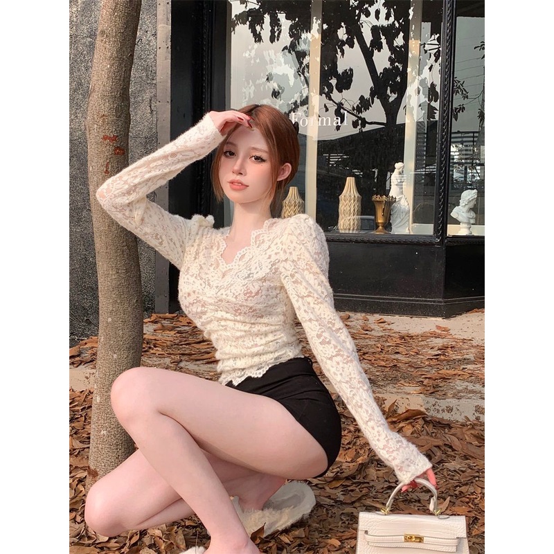 Red V-Leher Brushed Renda Kemeja Wanita 2022 Musim Gugur dan Musim Dingin Baru Rasa Desain Berongga Pendek Lengan Panjang T-shirt Inner Top