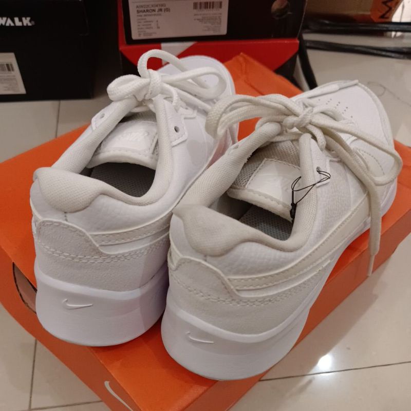 Sepatu Nike Varsity Leather (GS)