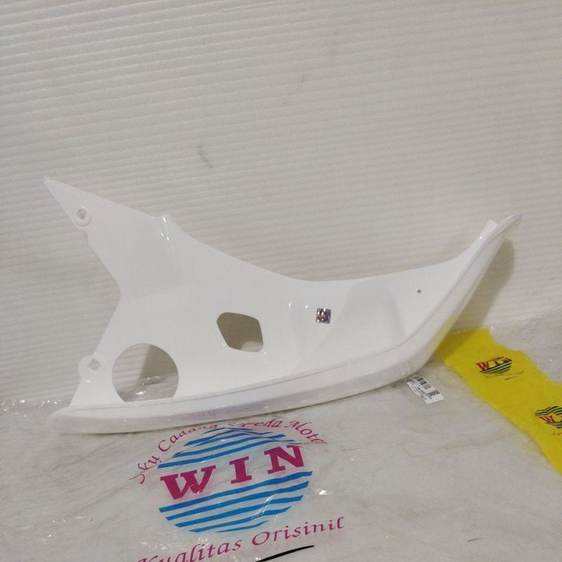 Legshield Leksil Luar Kanan Putih Honda Grand WIN
