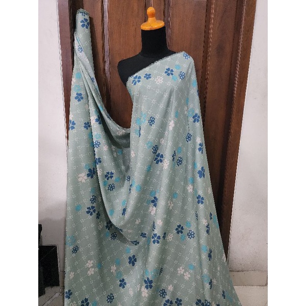 Kain Rayon Viscose Bunga Segi Lima Gradasi Batik Hijau (1,8m)