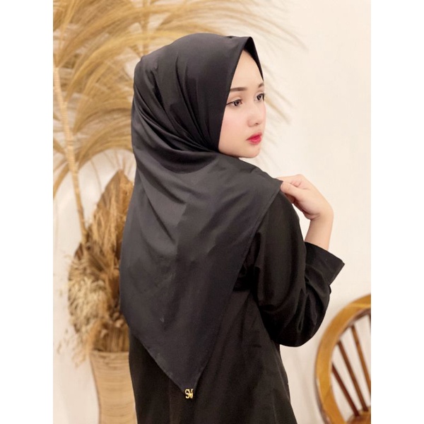 zoya jersey instan hitam.Logo Emas Mewah