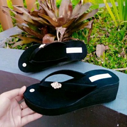 Sendal Hak Tinggi Beludru / Sendal Wedges Wanita / Sendal Jepit Wanita / Sendal Cewek / Sandal Spon (Prada Merak)