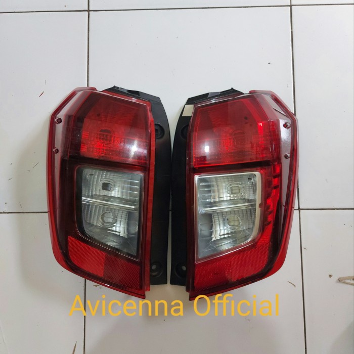 {BEKAS} STOPLAMP LAMPU BELAKANG DAIHATSU SIGRA TOYOTA CALYA KANAN ATAU KIRI - Kiri Limited