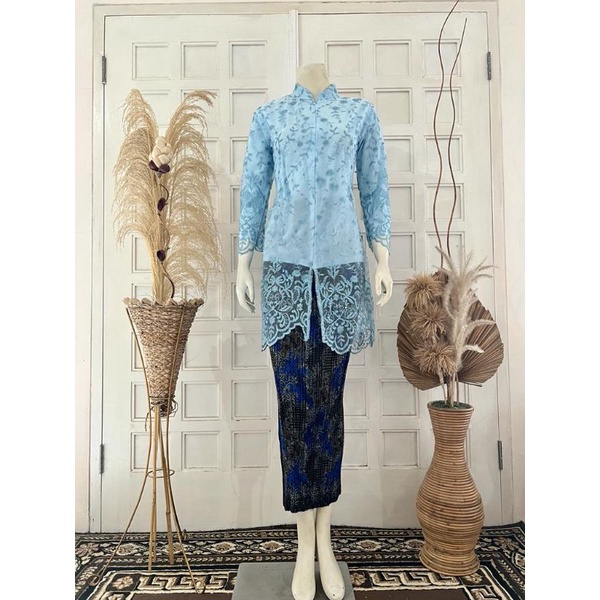 SETELAN KEBAYA TUNIK TILE SANGHAI/KEBAYA KEKINIAN/KEBAYA PESTA/KEBAYA MODERN/KEBAYA CANTIK/KEBAYA LAMARAN/ KEBAYA COUPLE/KEBAYA SERAGAMAN