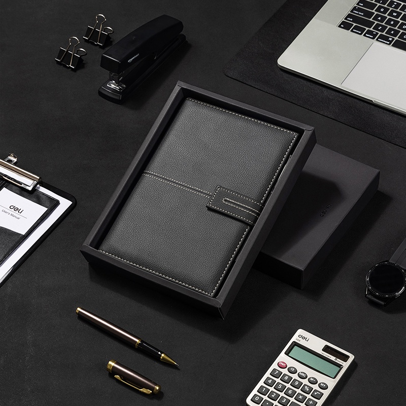 

Terlaris ✨ - Deli Leather Cover Notebook Gift Set / Buku Catatan / Agenda Sampul Kulit A5 120 Lembar Pulpen Gel Premium EN139L3.1.23