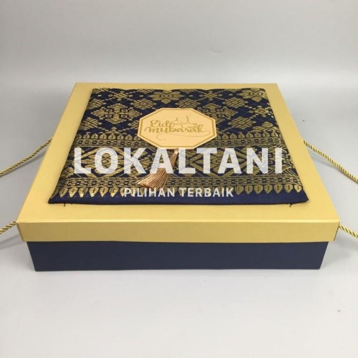 

Hardbox Songket Premium Isi 2,3,4Toples / Box Hampers Lebaran 014