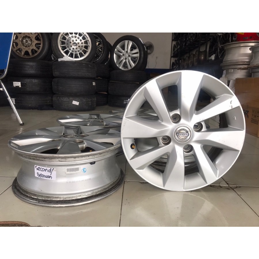 Velg Mobil Bekas Racing Ring 15 Baut 4 STD LIVINA R15X5,5 4X114,3 ET45