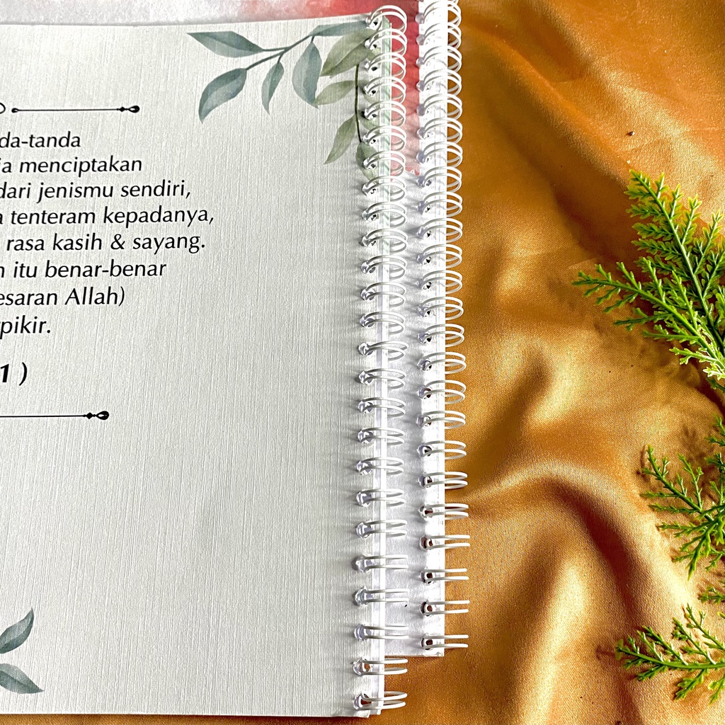 

RK grosirundangan.id . Buku Tamu Softcover Kekinian Costum Nama di cover Bahan Cover Linen