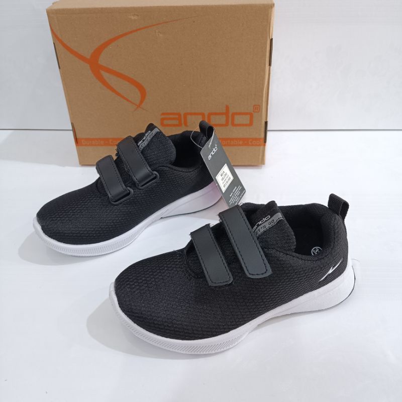 Sepatu Sekolah Anak Ando MIA size 29-32 Hitam/Putih