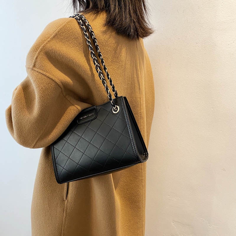 Red Tas wanita 2022 trendi baru musim gugur dan musim dingin desain khusus fashion all-match rantai belah ketupat berkapasitas besar tas Messenger satu bahu