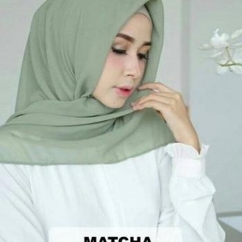 NIS194 kerudung jilbab / hijab segi empat bahan bella square polos jahit tepi neci murah premium warna hijau matcha / sage green |||