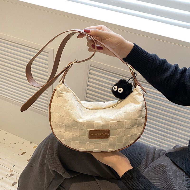 Red Tas Bertekstur Wanita 2022 Musim Gugur dan Musim Dingin Baru All-Match Gaya Asing Kotak Warna Kontras Liontin Lucu Satu Bahu Messenger Tas Pangsit