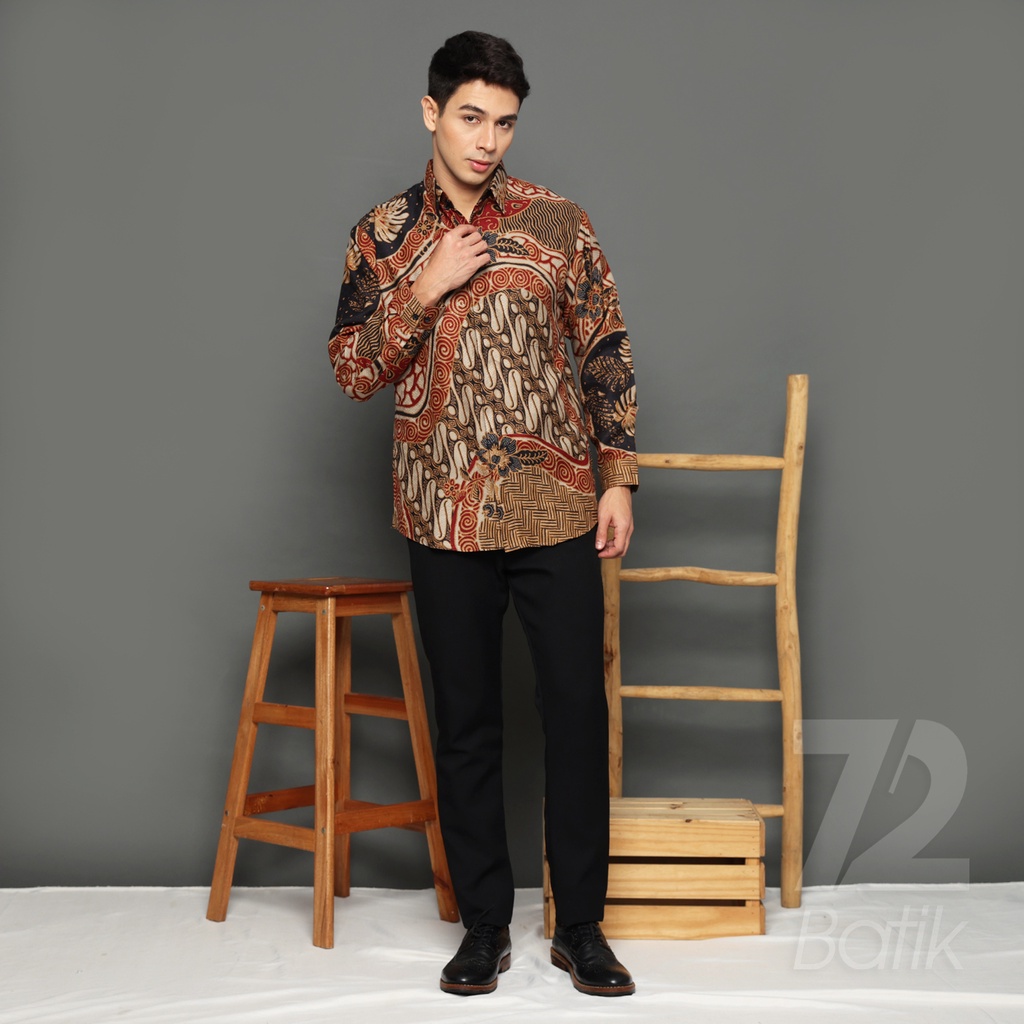 KEMEJA BATIK PRIA LENGAN PANJANG Kemeja Dobby Slimfit Motif Parang Roll Warna Hitam Merah 723153 Cap 72 - Baju Kemeja Atasan Pakaian Setelan Batik Pria Cowok Laki Laki Remaja Keluarga Kantor Lengan Panjang Modern Slimfit Slim Fit Premium Kekinian