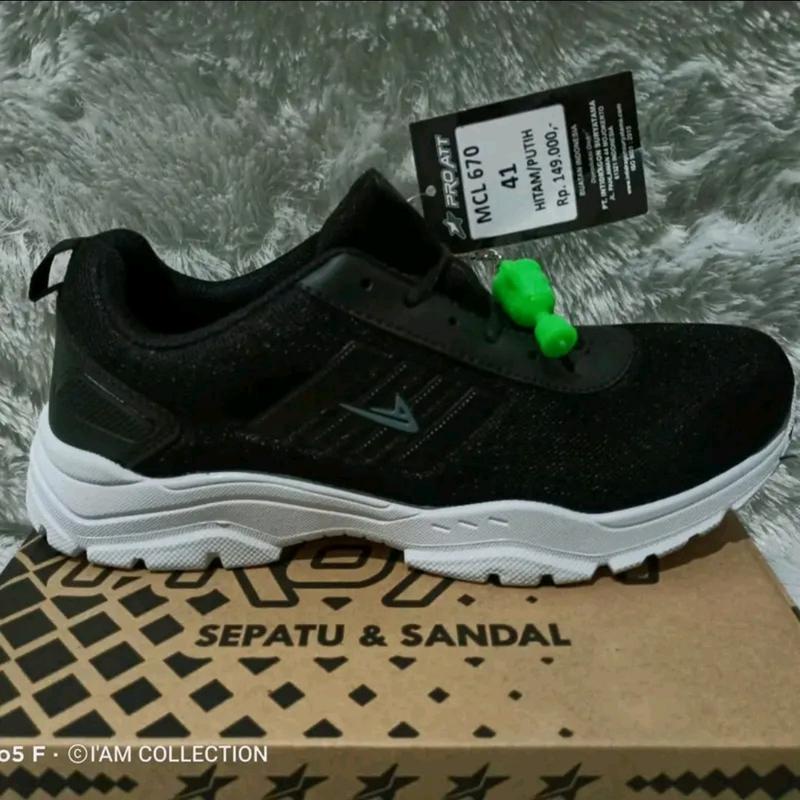 Sepatu proATT hitam putih MCL 670