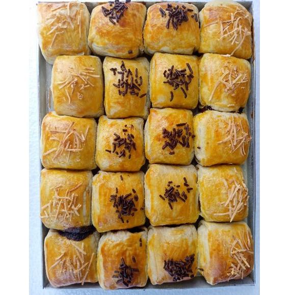 

Baru.. Bolen Pisang Coklat keju Bandung Home Made Isi 12 IIA