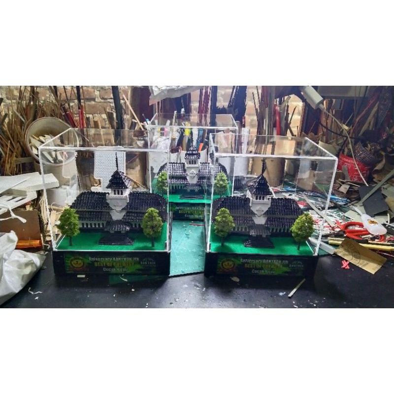 Miniatur Gedung Sate Bandung + kotak akrilik