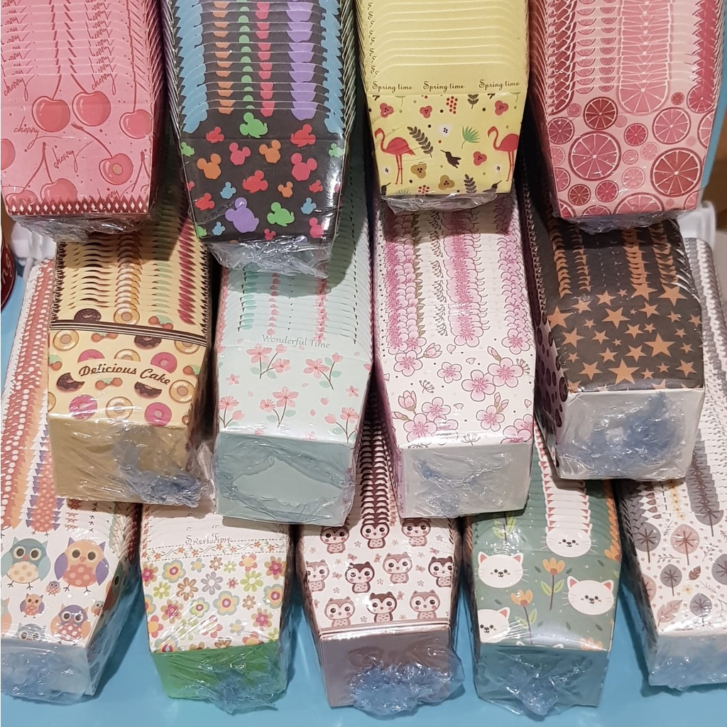 

Kertas cupcake isi 50 kotak tempat roti lapis laminating bluder 02