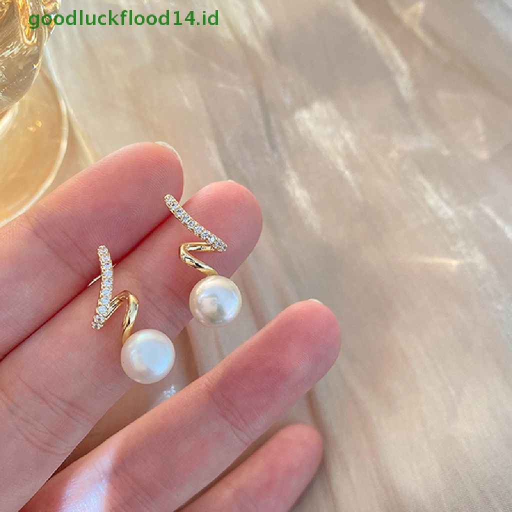 [GOOGFOUR] 1pasang Ins Gaya Korea Bersinar Fashion Anting Mutiara Wanita Berlian Imitasi Anting Mutiara Perhiasan Sederhana Earrings Ladies Decoration [TOP]