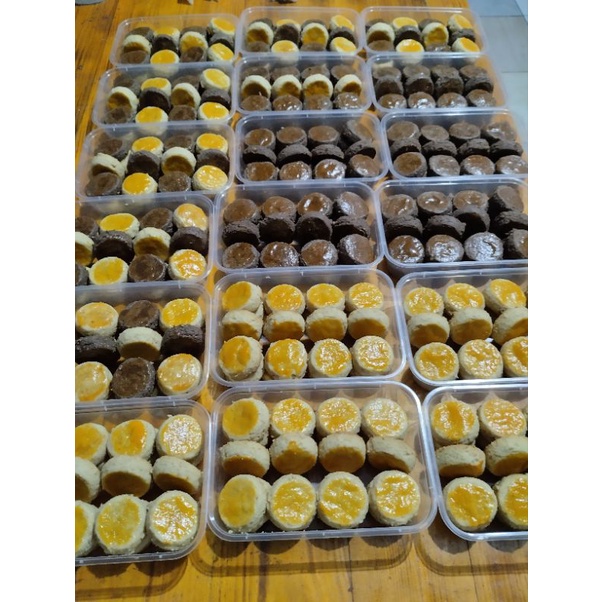 

kue Kacang mix (coklat&ori)