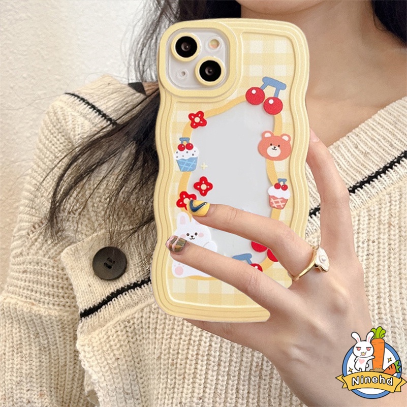 Realme 10 9 Pro+C35 C33 C31 C30 C30s C21 C21Y C25Y C25 C25s C20 C20A C17 C15 C12 C11 8 8i 7i 5 5i 5s 6i C3 Narzo 50i 50A Prime Wavy Frame Cream Bears Casing Handphone Shockproof Cover