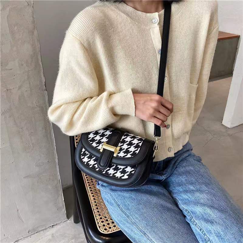 Red Tas wanita baru 2022 gaya panas lintas diagonal siswa all-match in ponsel tas kecil tas persegi kecil high-end musim gugur dan musim dingin