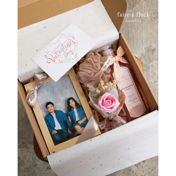 

✨READY✨ -kado valentine hampers cewek photo frame custom anniversary gift- 1.1.23