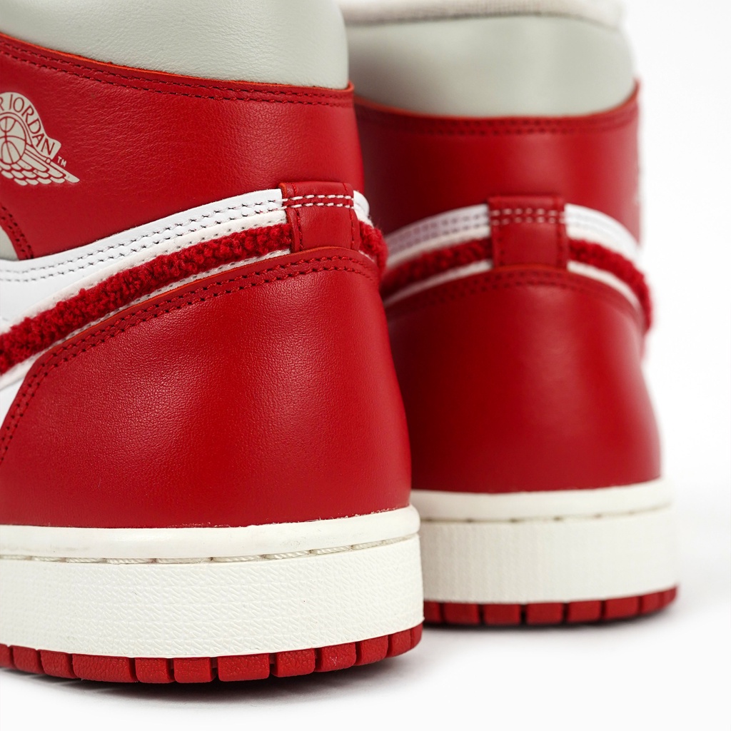 Air Jordan 1 High OG Varsity Red