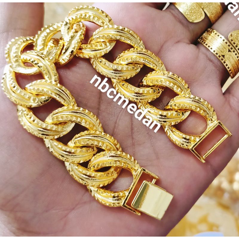 Gelang Herlin dan cincin replika mas 24k best seller,PANJANG REALNYA 18-19CM TERGANTUNG STOK DARI TOKO MAS,KLO MAU DIPENDEKIN PASTI ADA BEKAS POTONGAN,16cm kebawah TIDAK BISA COD