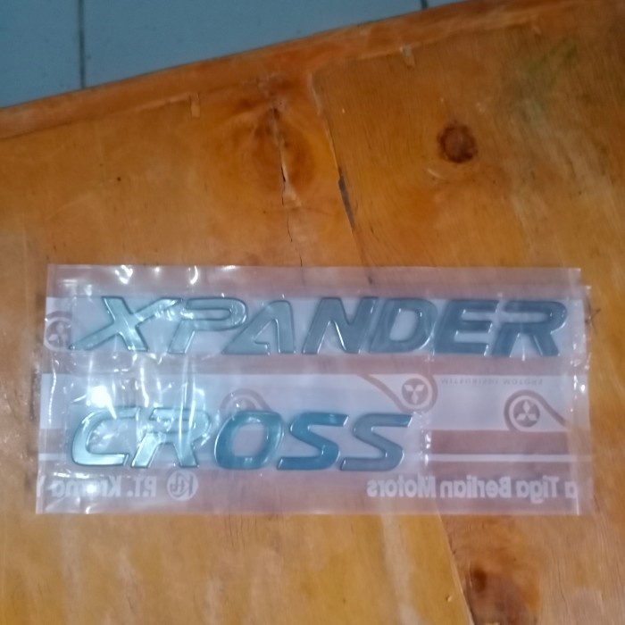 Emblem Emblem Kap Mesin Xpander Cross Original