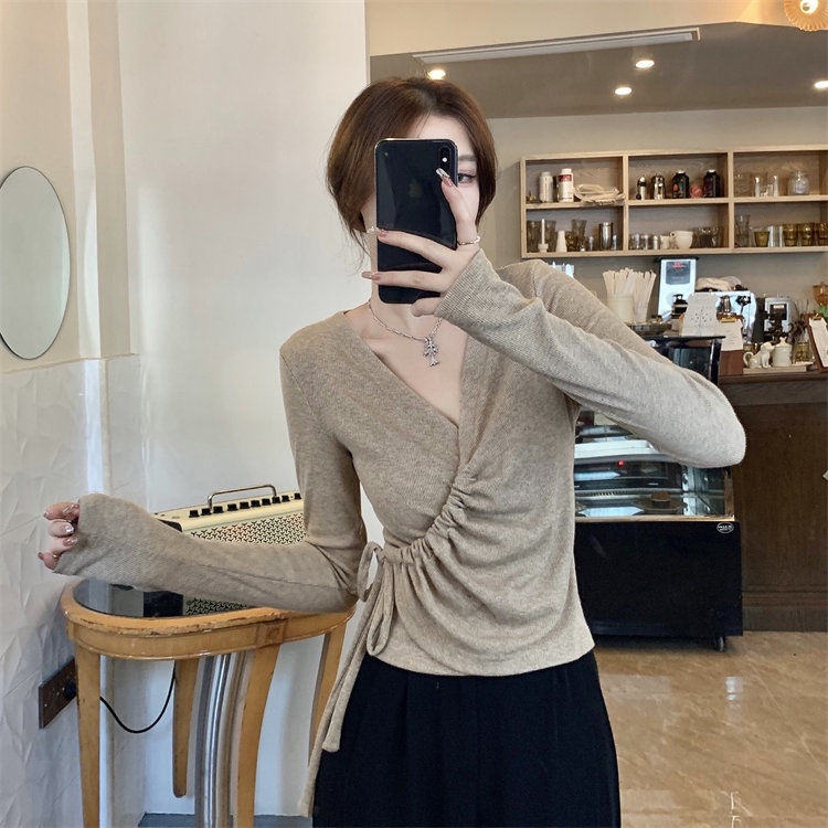 Red 2022 Musim Gugur V-Leher Dasi Lengan Panjang T-shirt Wanita Baru Chic Rasa Desain Niche Slim Unik Pendek Top