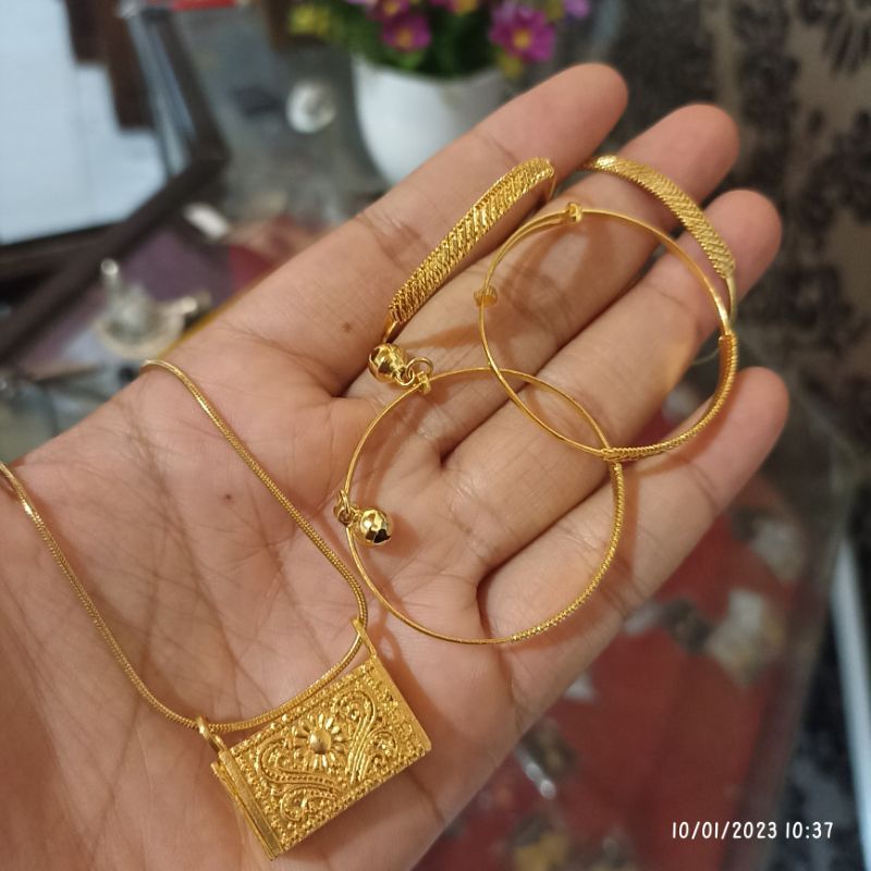 set tiga bulanan bayi bahan alpaka lapis emas