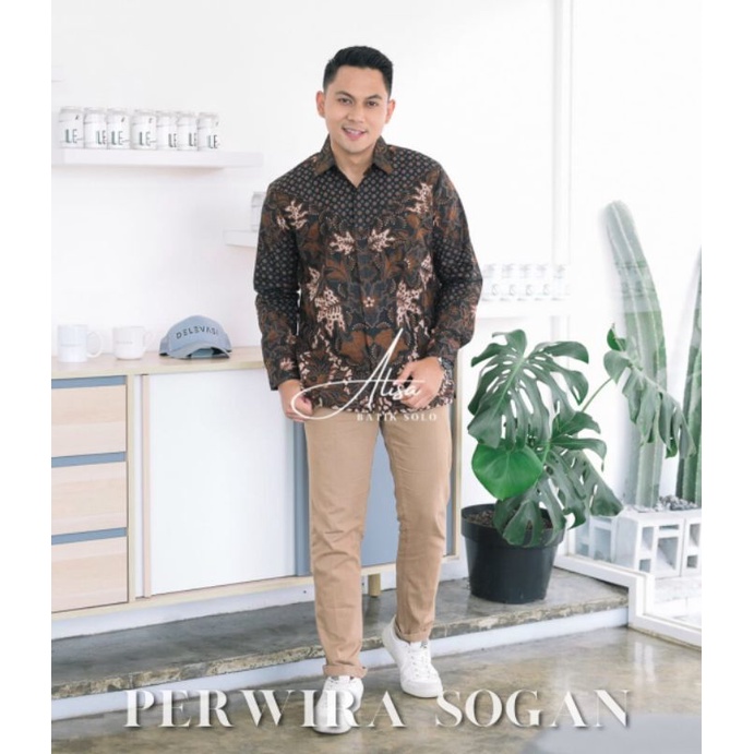 BATIK BOLO DEWO Motif Prabu Katresnaning Jagad Kemeja Baju Batik Pria Lengan Panjang Lapis Furing Hem Atasan