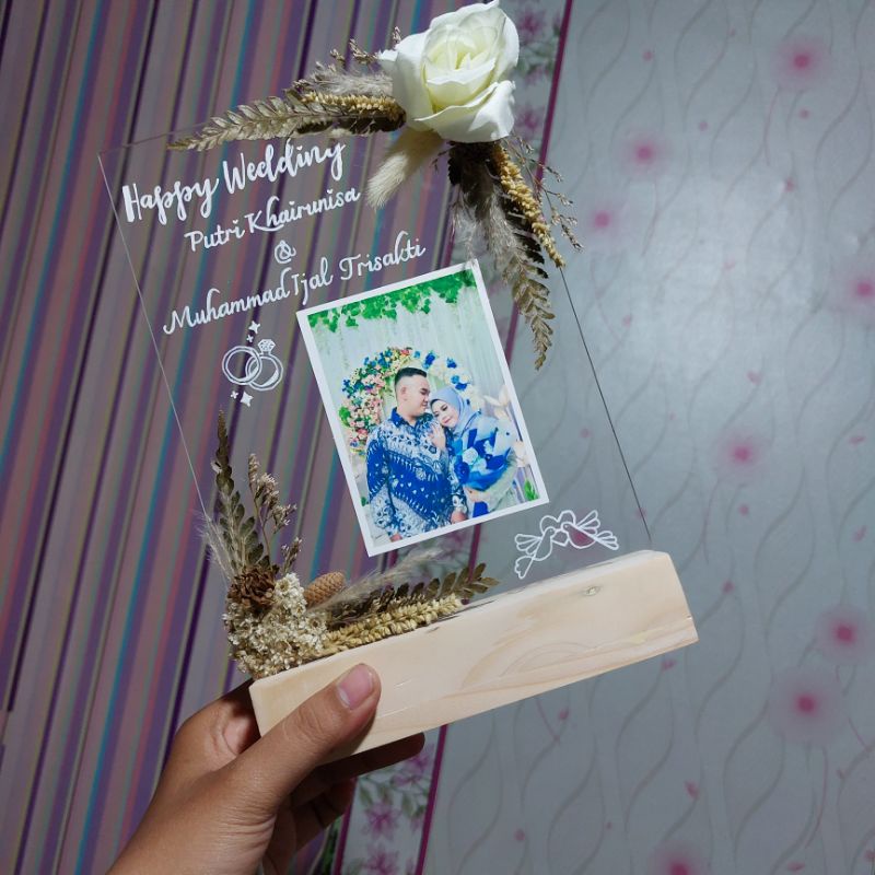 

AKRILIK CUSTOM FLOWER BISA UNTUK HADIAH WEDDING, WISUDA, HAPPY BIRTHDAY