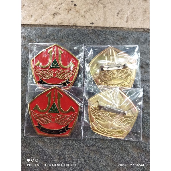 EMBLEM  BARET BANSER