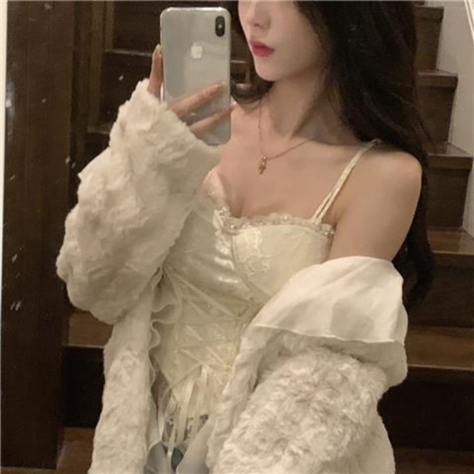 Red Suspender kecil yang murni dan seksi, budidaya sendiri, desain renda keinginan murni, atasan pendek tulang ikan hot girl di musim gugur dan musim dingin