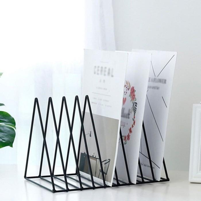 

Sekat / Pembatas Buku Minimalis - Triangle Book Shelf