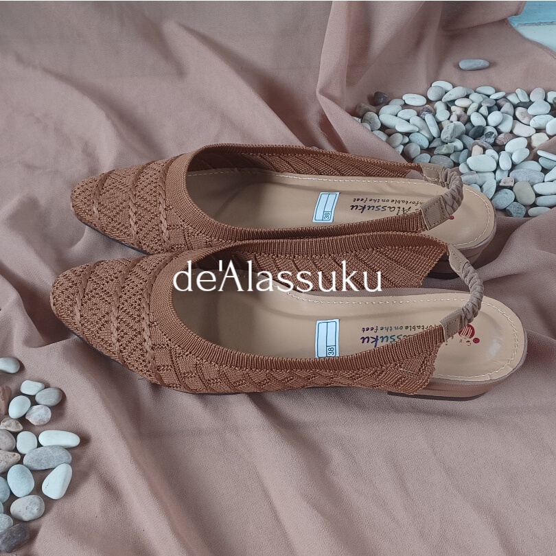 Alassuku.ID - Sepatu Slip On Rajut Tali Belakang Hak 2cm