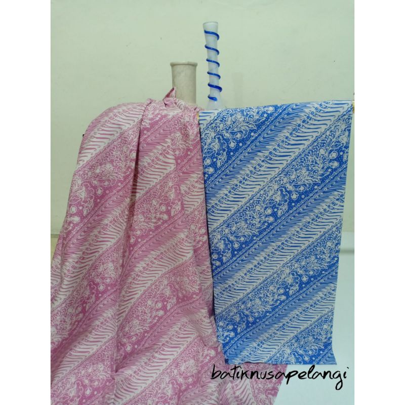 Kain batik cap  halus warna pastel ungu muda dan biru muda