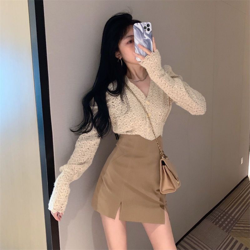 Red High-end wear fashion niche French v-neck light familiar gaya Hong Kong bottoming shirt female small fragrance suit skirt two-piece set