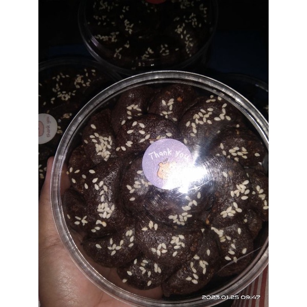 

Kue kacang coklat