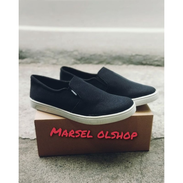 Sepatu slip on pria Sepatu sneakers pria Hitam