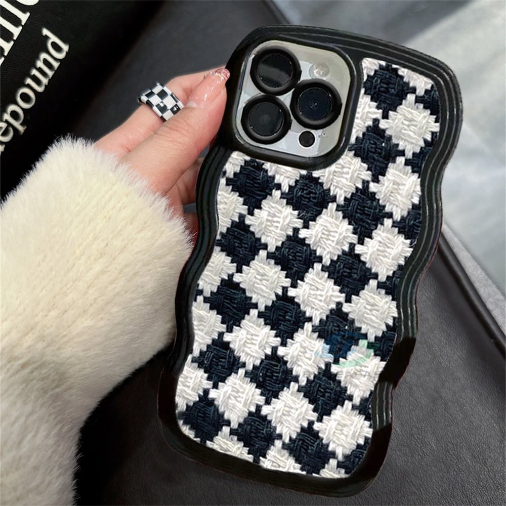 Iphone 14 14 Pro MAX IPhone13 Pro MAX 11PRO 11PRO Max12 12Pro MAX X XR XS Max6 6S 7 8 Plus Hitam Putih Motif Kotak-Kotak Dan Bunga Tepi Melengkung Casing Handphone TPU Binteacase