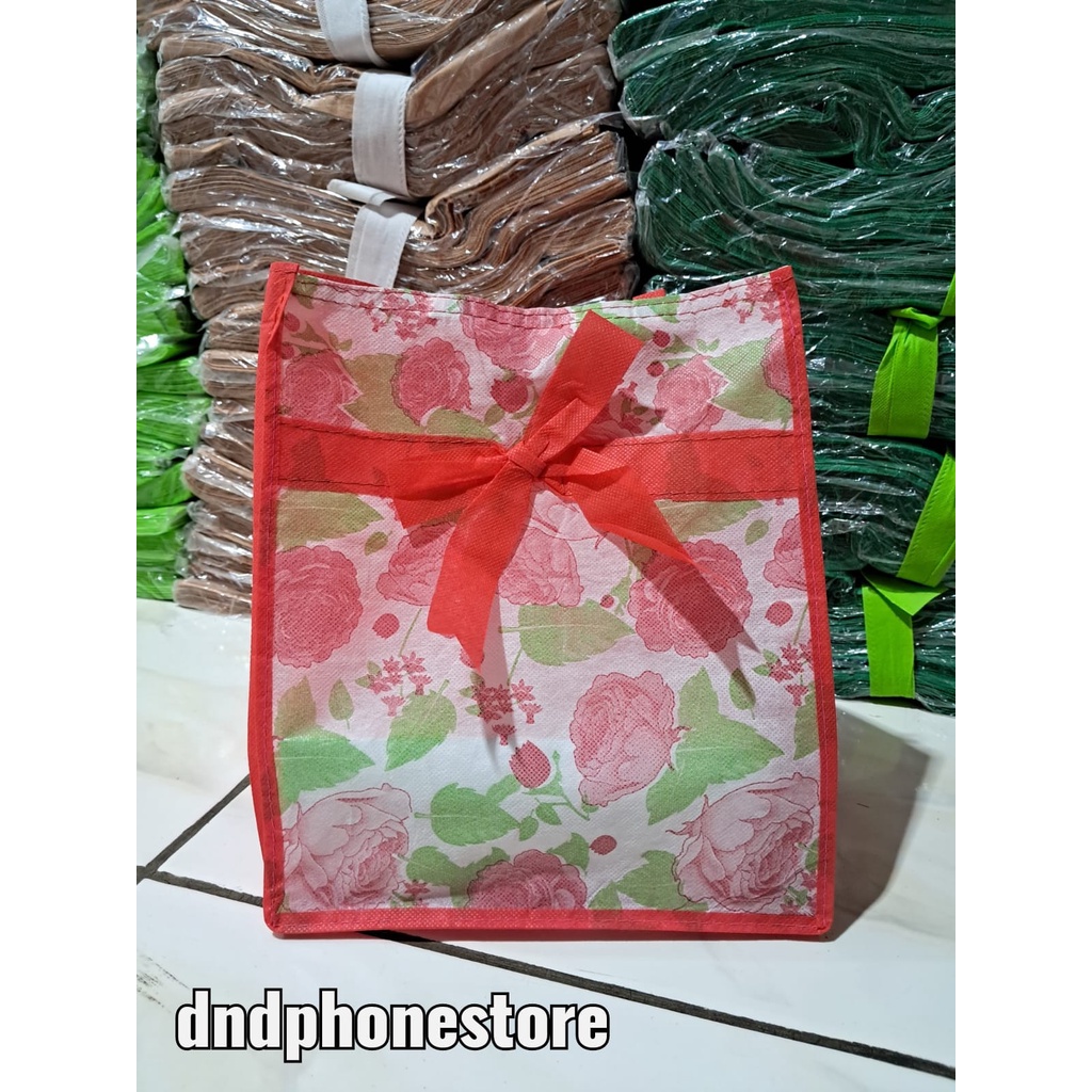 Goodie Bag 22x22 Pita - Tas handle Kain - Spunbond