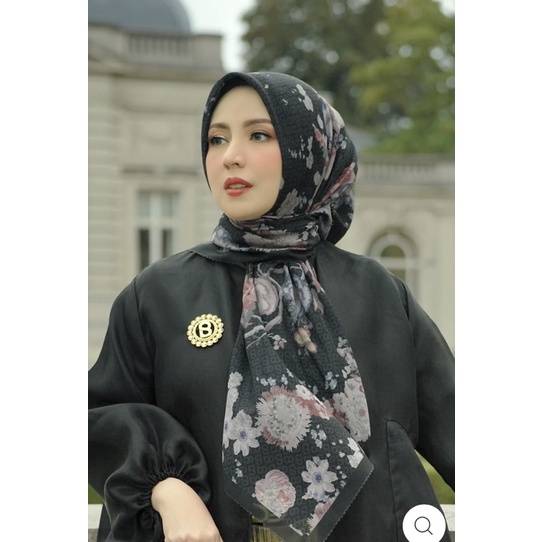 Blume series Buttonscarves x Sarah Sofyan Jet Set