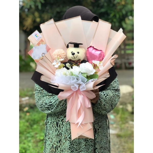 Buket boneka wisuda mix bunga dan balon love ukuran besar