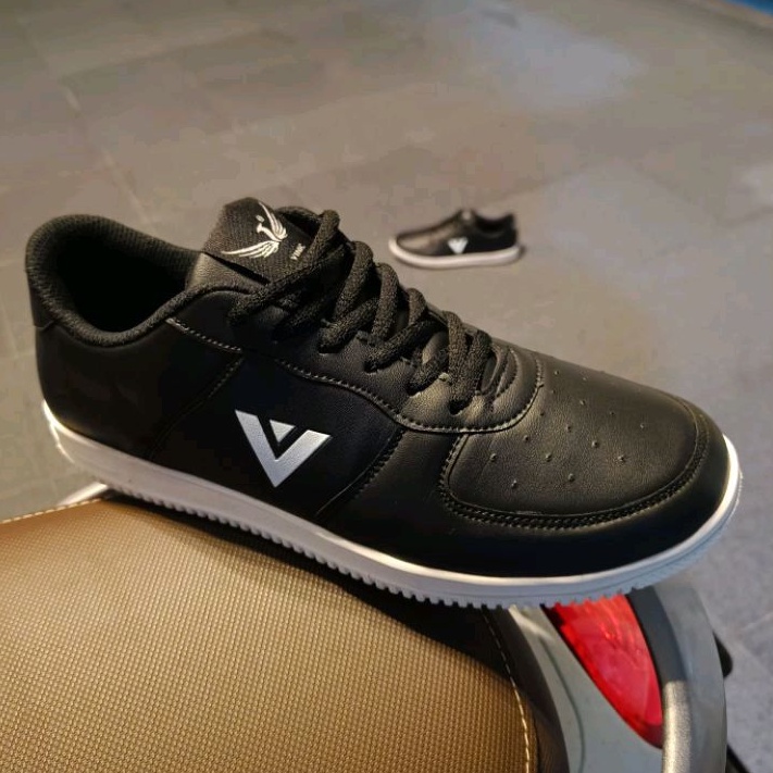 VINIC SNEAKERS - SEPATU SNEAKERS CASUAL PRIA VINIC ORIGINAL LOCAL PRIDE BLACK ON WHITE / SEPATU CASUAL SANTAI PRIA / SEPATU SNEAKERS PRIA VINIC LOW TOP / SEPATU KULIAH PRIA / SEPATU CASUAL KULIT SINTETIS / VINIC BL-1