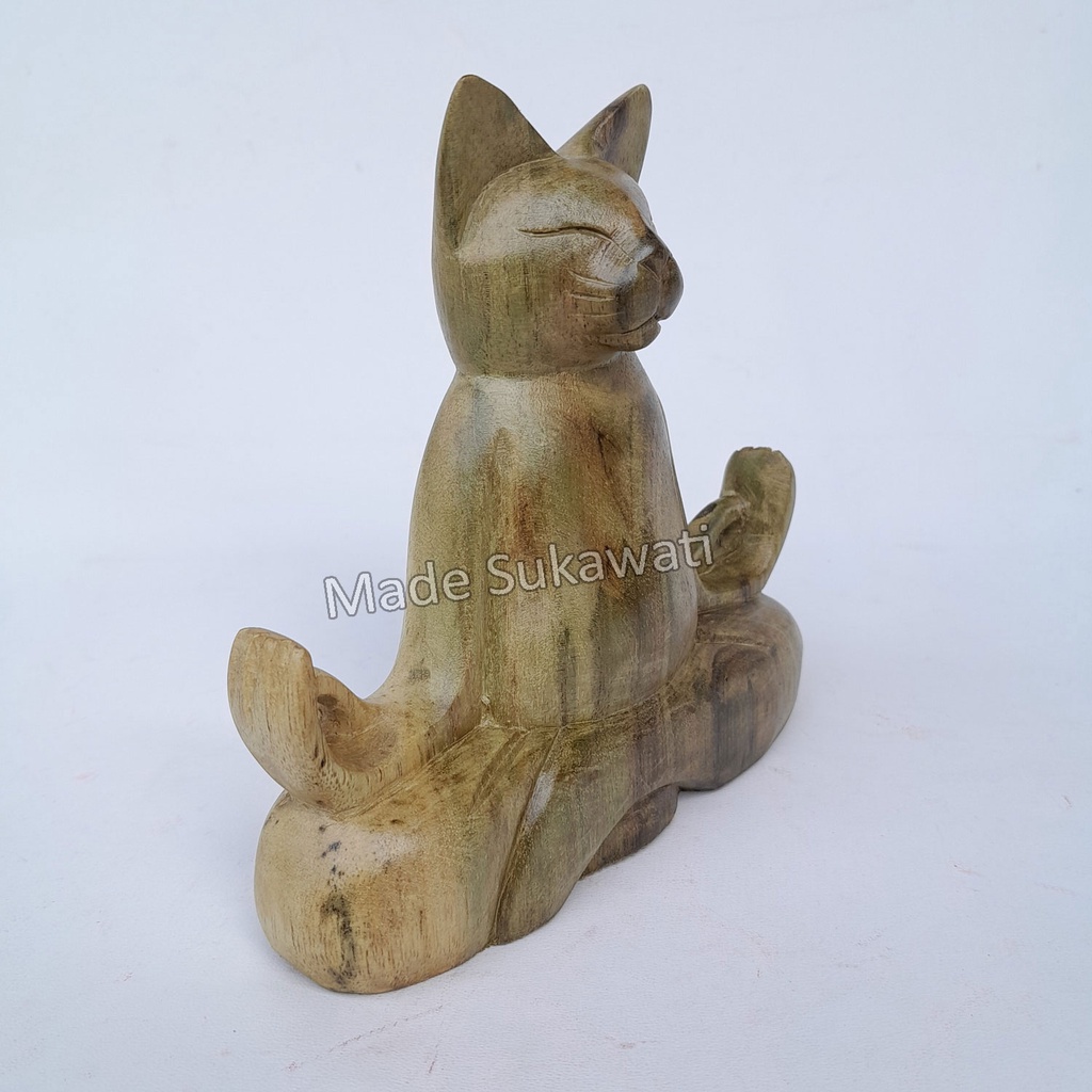 Patung kucing yoga ukiran kayu hijau